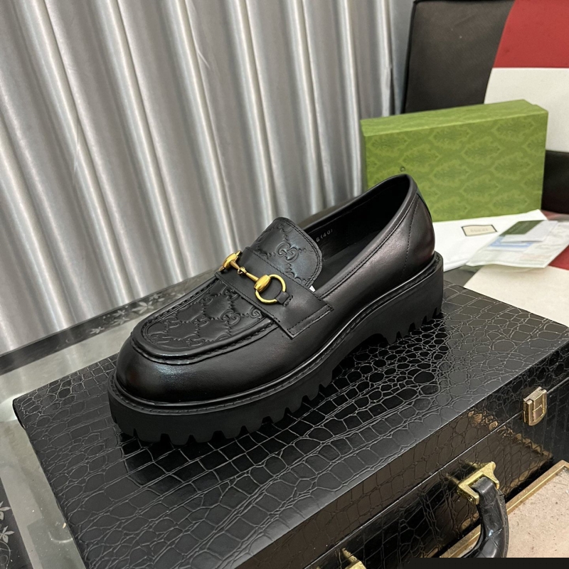 G*u*i leather shoes